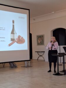 Paola Gelato presenta la sua analisi della legislazione sulle cantine turistiche italiane